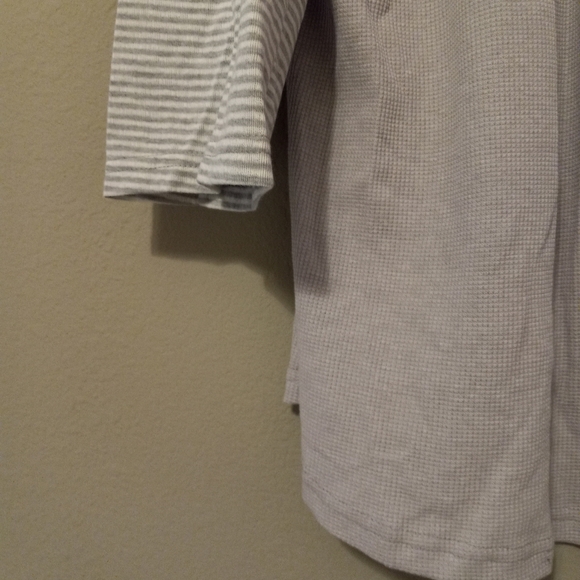 Suzanne Betro 4X Baseball Style Waffle Thermal Top Striped Sleeves in Beige - Picture 6 of 9